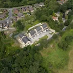 Huge 5 Bedroom Home, Sleeps 6