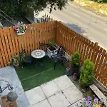 Rock Studio - Free Parking & Wifi Near City Centre