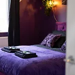 Alt-Stay Leeds West - 3 Bed - 10 Percent Off Monthly - Contractors, Insurance, Relocation - Long Stays Welcome