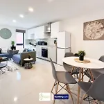 3 Bedroom Apt By Threethreethreesproperty Short Lets & Serviced Accommodation Leeds With Wi-Fi & Parking