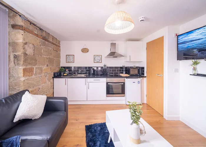1 Bedroom Kirkstall Centre Apartment Ideal For Corporate Guests, Free Parking