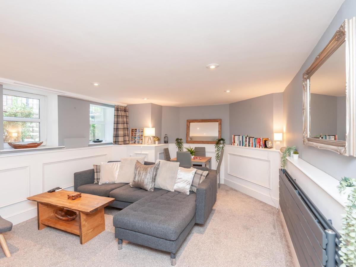 Pass The Keys A Hidden Gem - Summer Bliss Near Roundhay Park Apartment Leeds (West Yorkshire)
