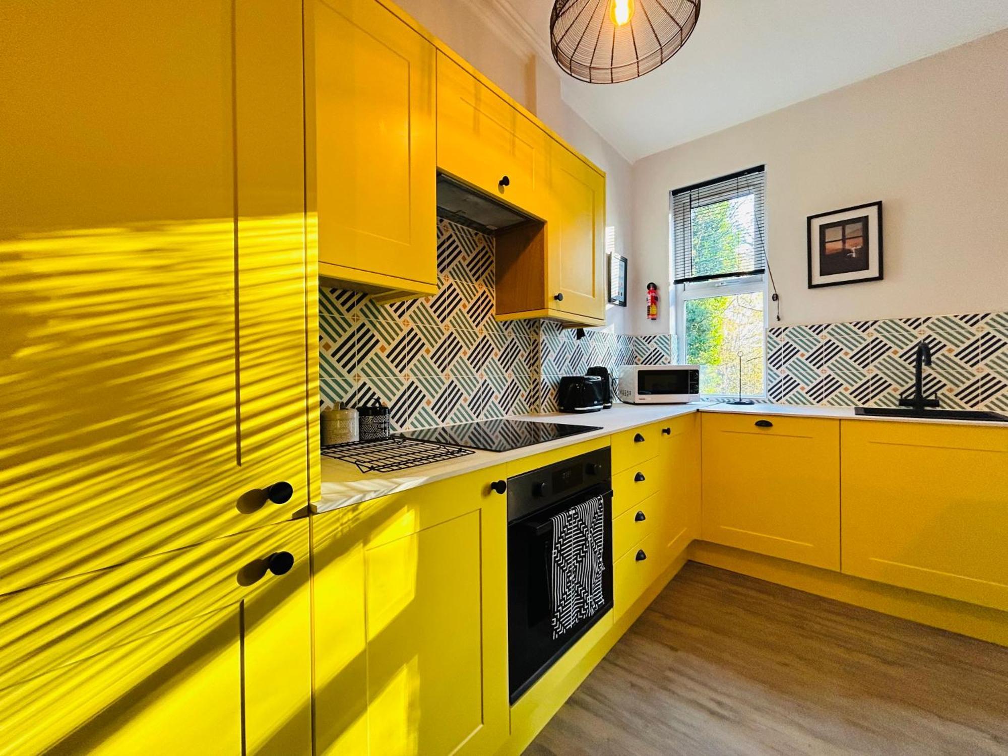 Park Mount Residences - Luxury 3 Bedroom Flat In Leeds With Free Parking *