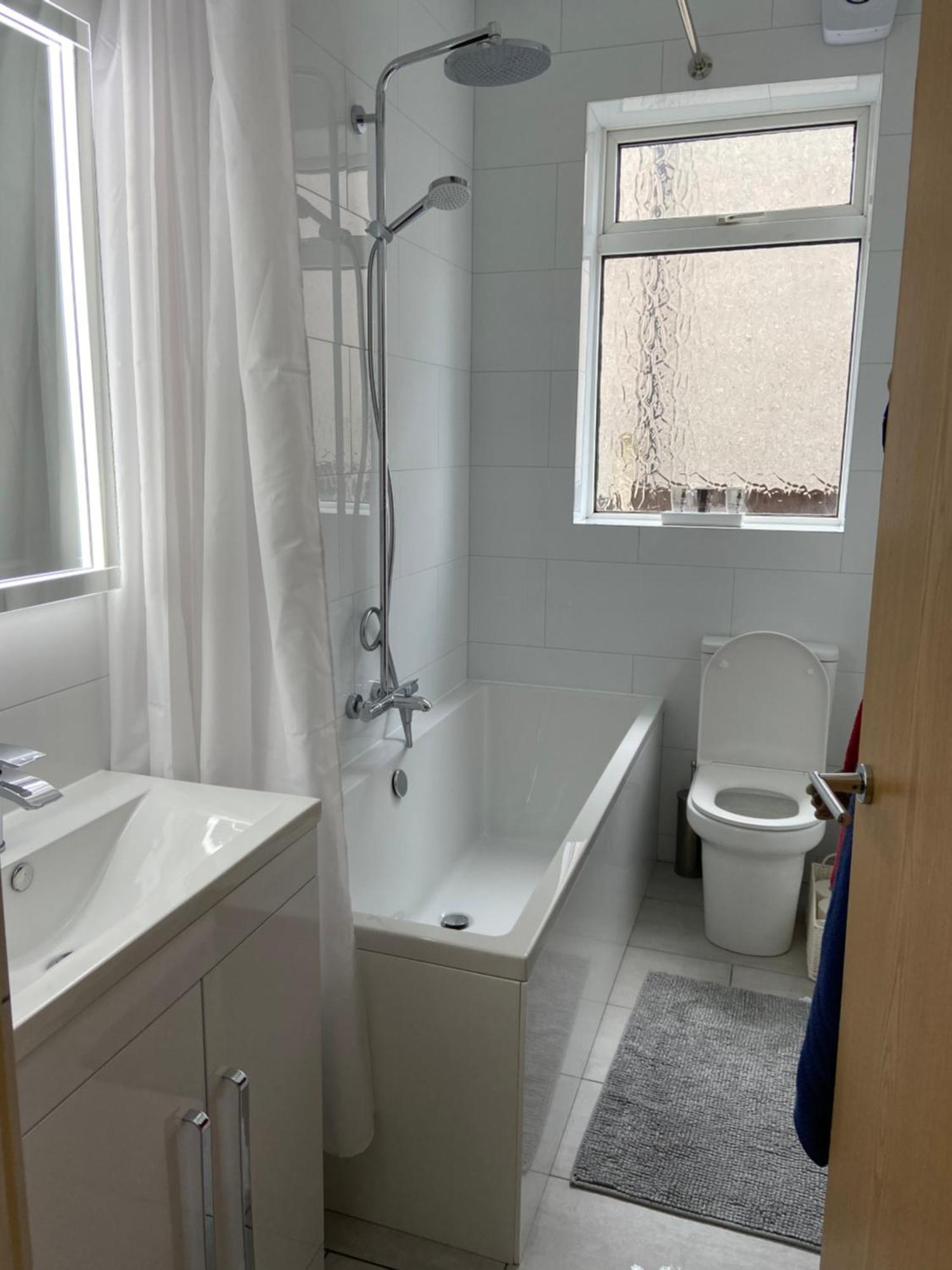 Beautiful 2 Bedroom Flat On Street Lane Apartment
