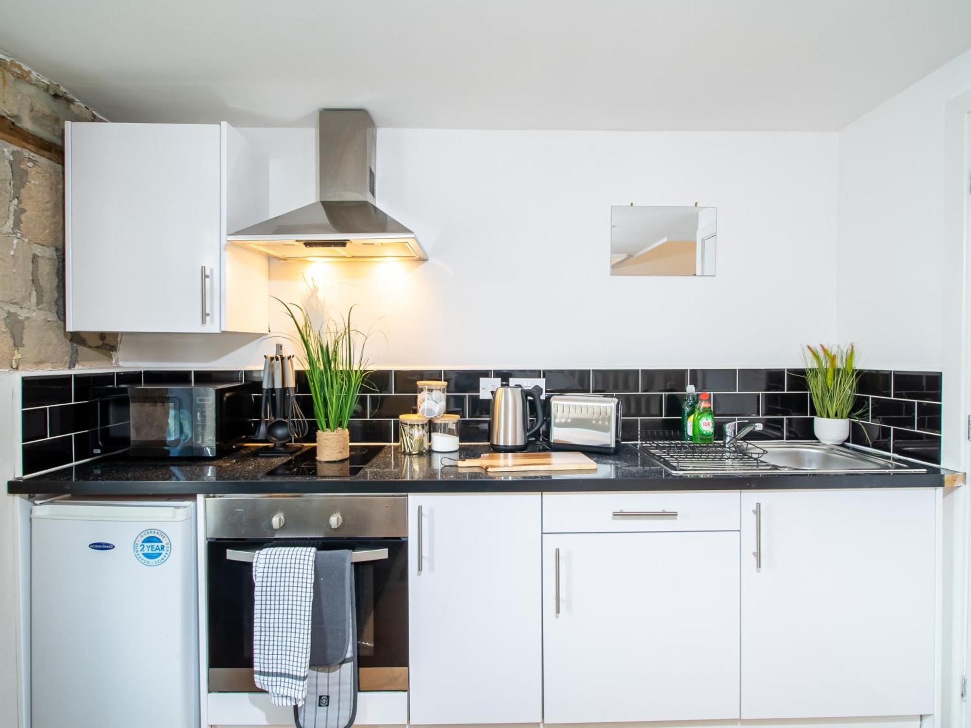 1 Bedroom Kirkstall Centre Ideal For Corporate Guests, Free Parking Apartment