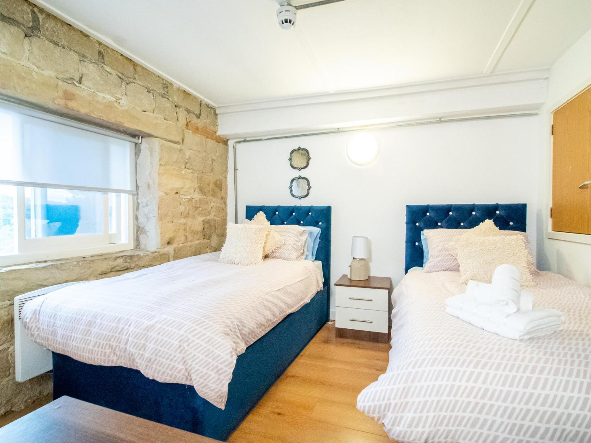 1 Bedroom Kirkstall Centre Ideal For Corporate Guests, Free Parking Apartment *