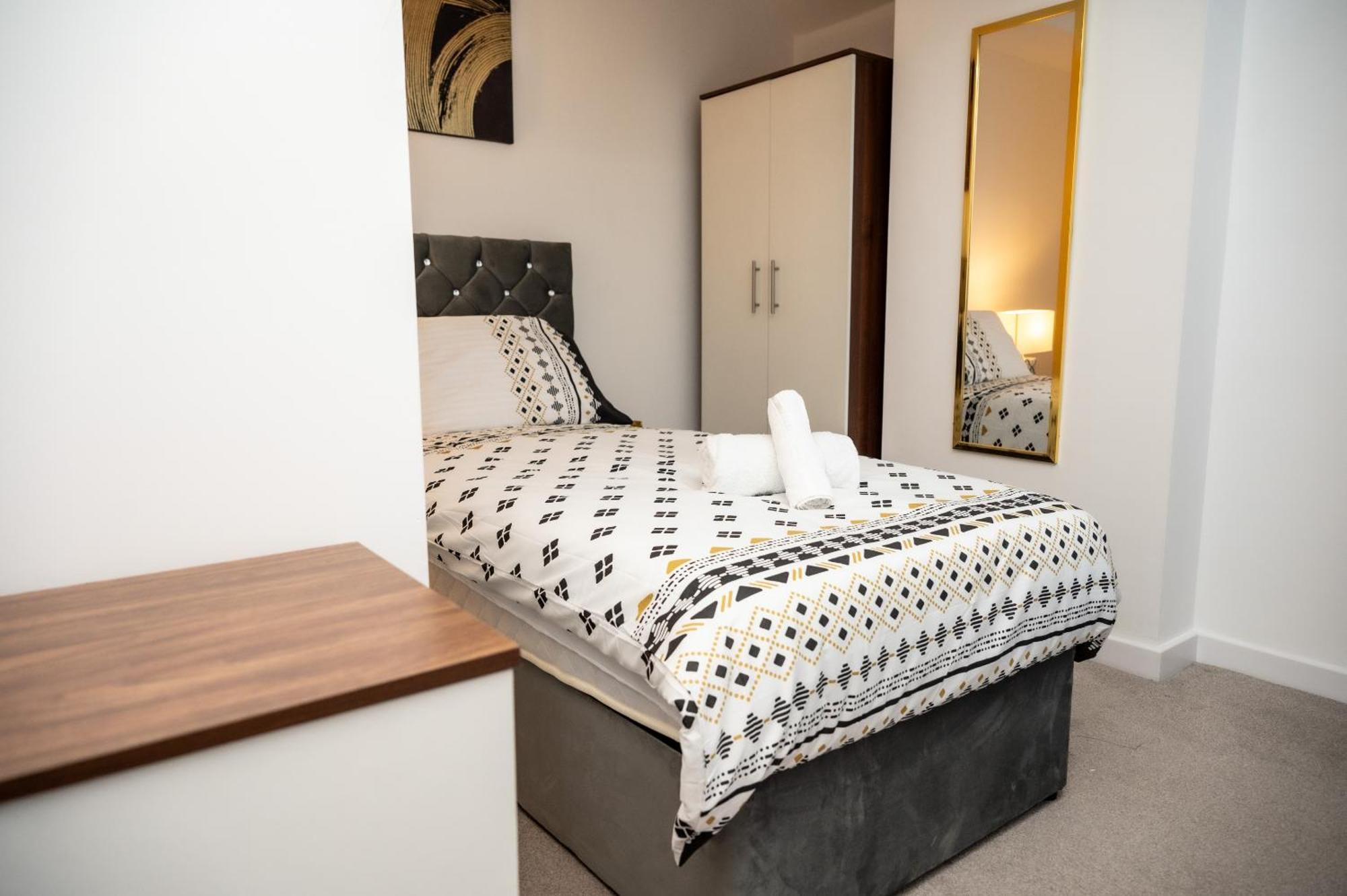 Apartment Corporate-friendly 2br In Leeds, Near Kirkstall Shopping Centre Leeds (West Yorkshire)