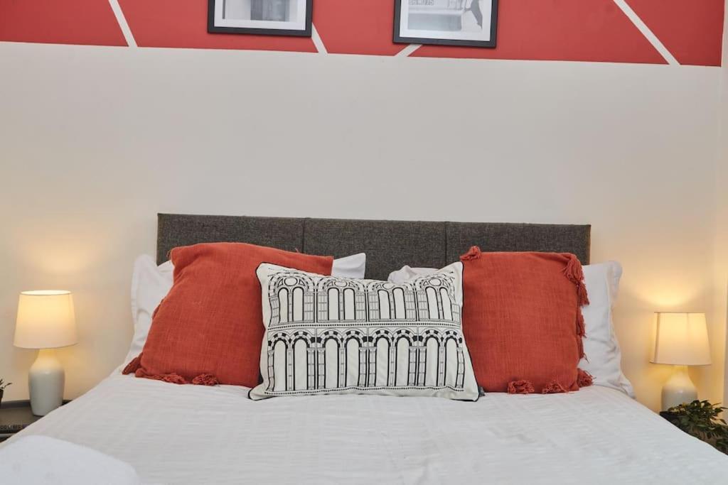 Large House Close To Leeds - Ideal For Groups