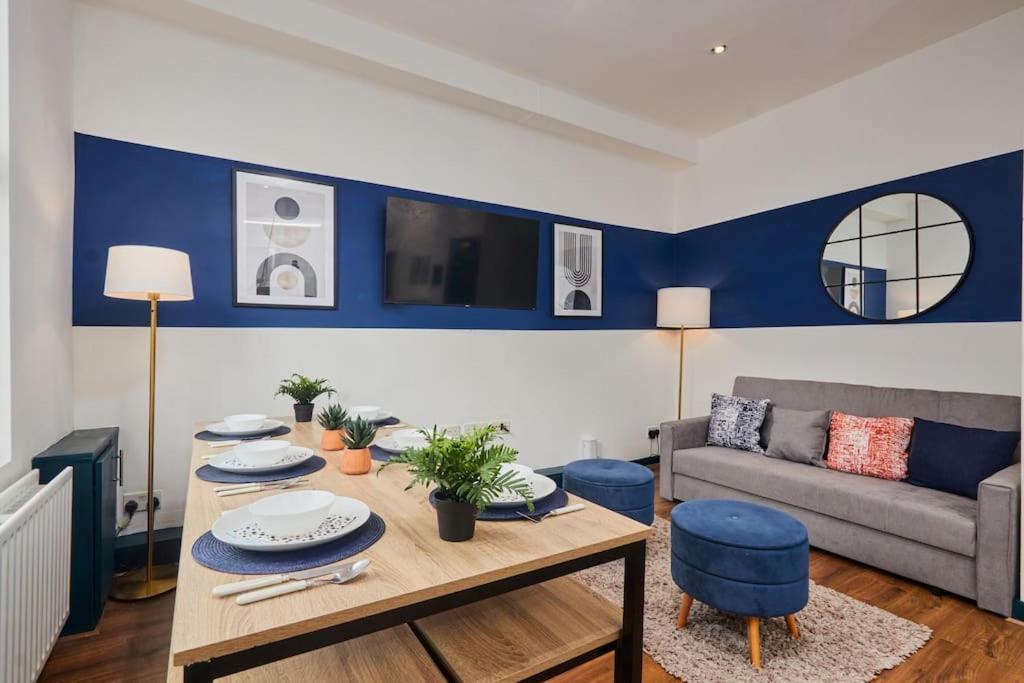 Large House Close To Leeds - Ideal For Groups Holiday home Leeds (West Yorkshire)