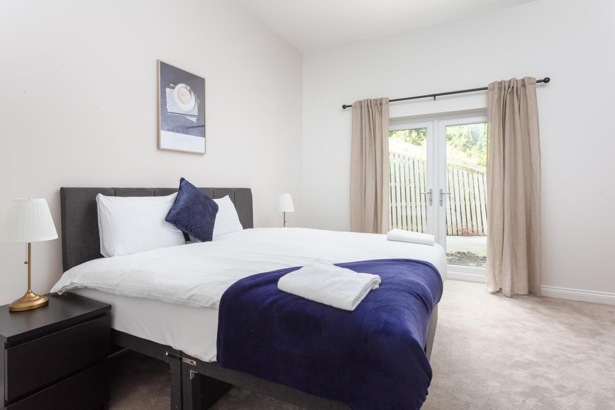 Huge 5 Bedroom Home, Sleeps 6 * Leeds (West Yorkshire)