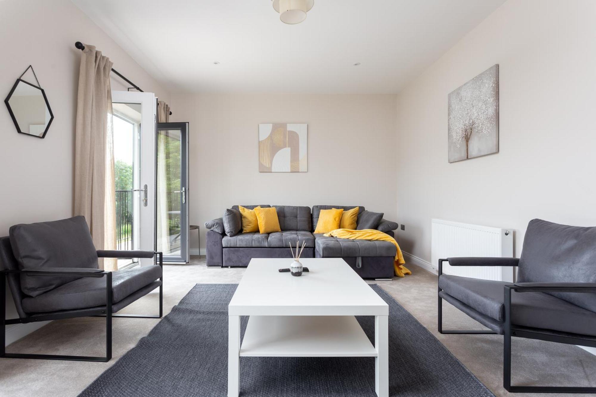 Holiday home Huge 5 Bedroom Home, Sleeps 6 *