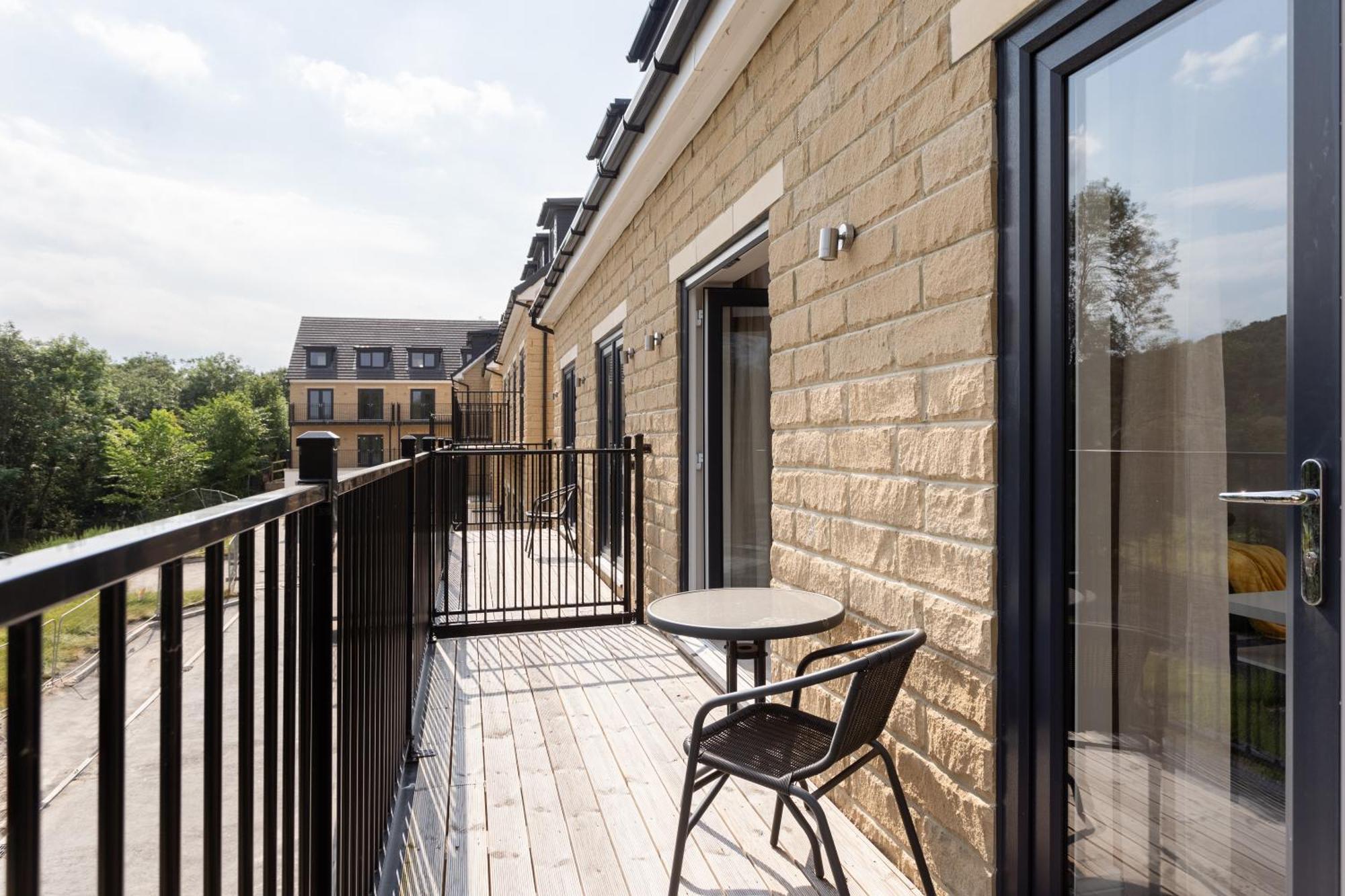 Huge 5 Bedroom Home, Sleeps 6