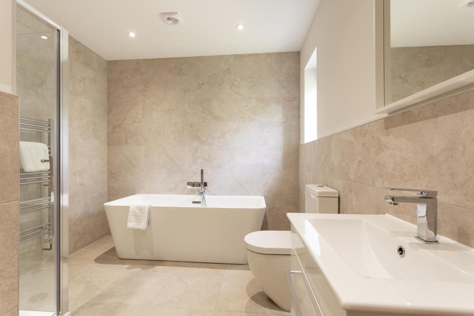 Huge 5 Bedroom Home, Sleeps 6 Holiday home Leeds (West Yorkshire)