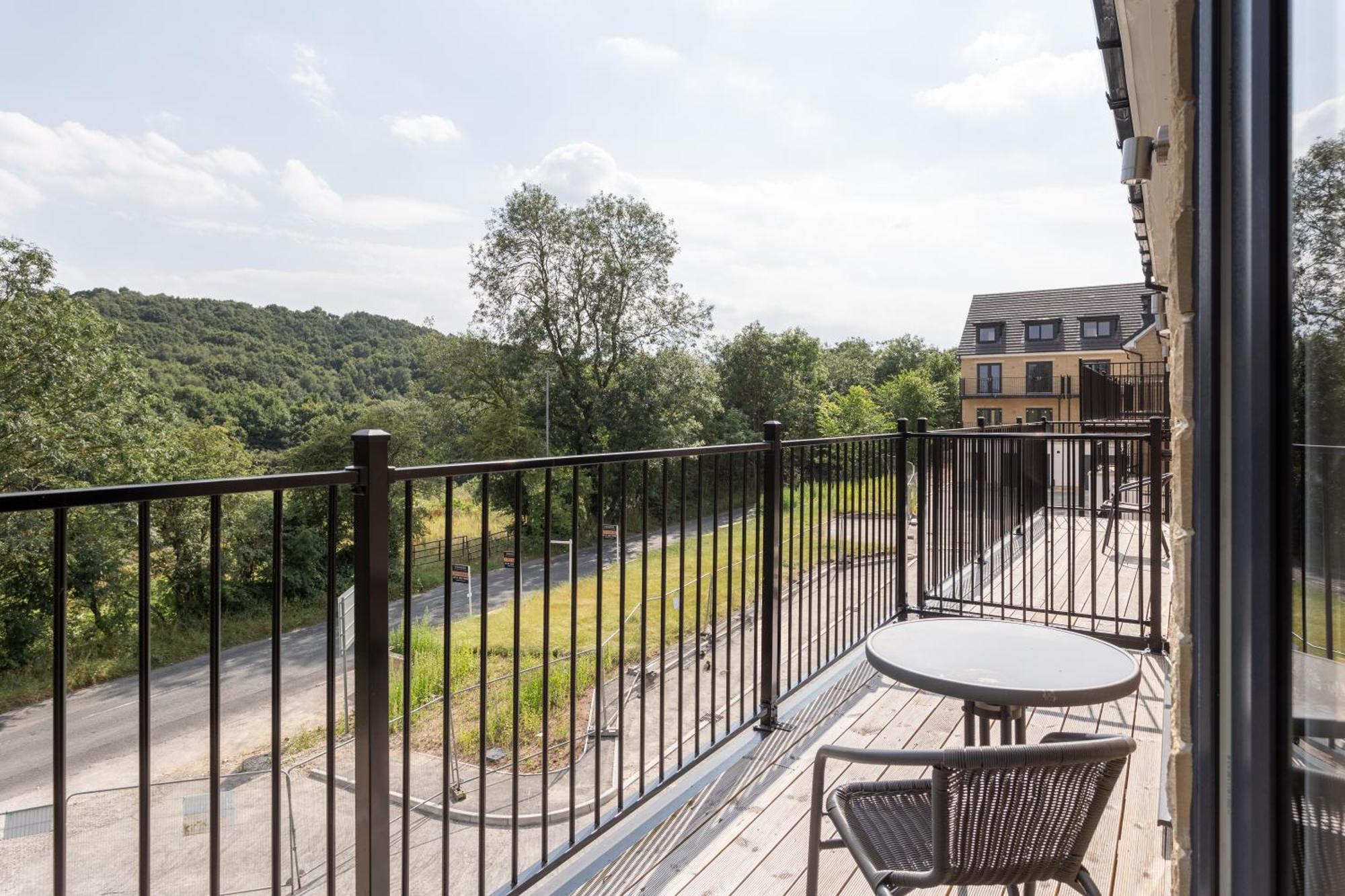 Huge 5 Bedroom Home, Sleeps 6 Holiday home *