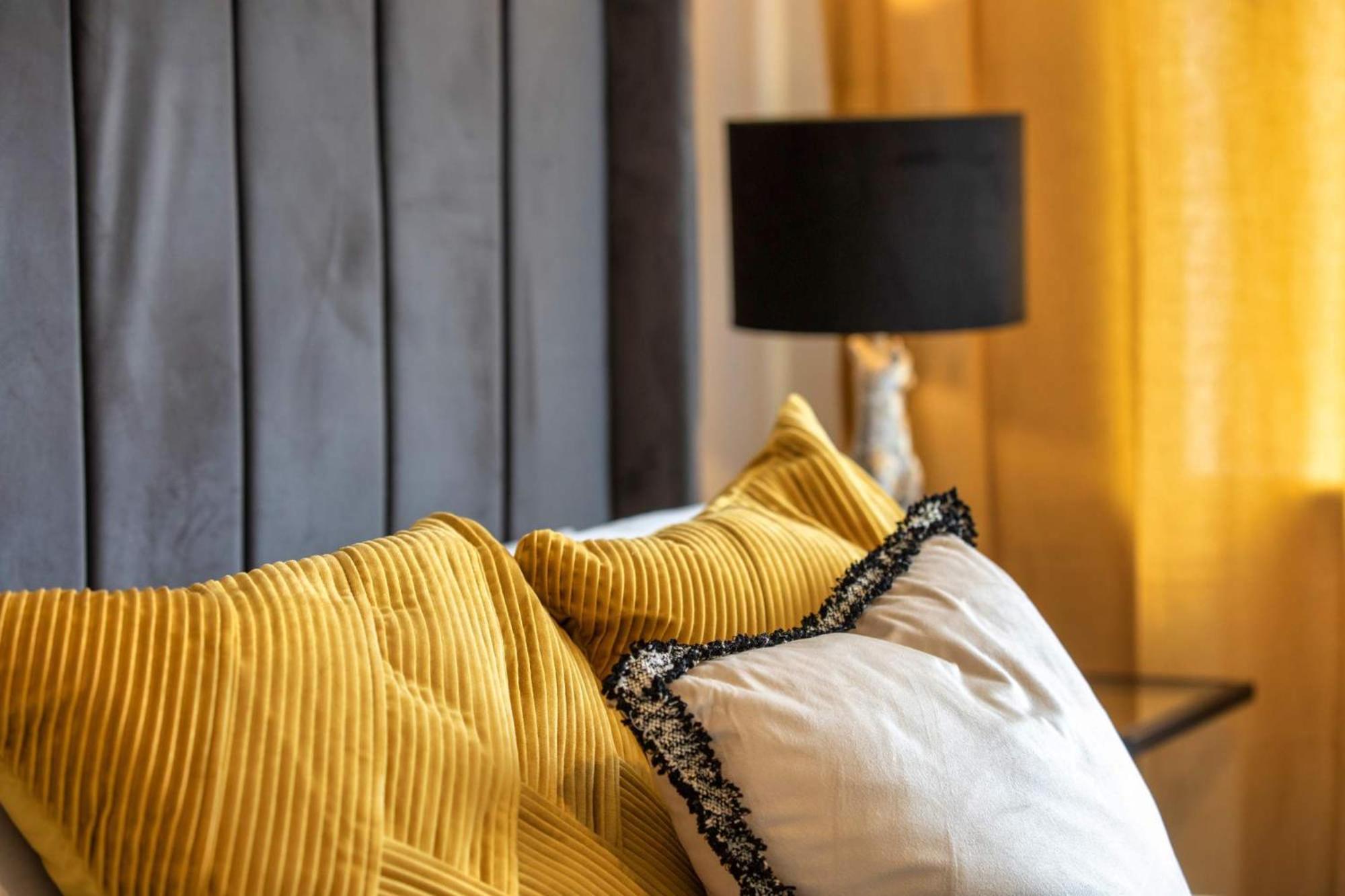 Exclusive Rates For Direct Longer Bookings - Cosy Spaces Leeds Holiday home *