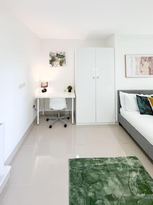 3 Bedroom Apt By Threethreethreesproperty Short Lets & Serviced Accommodation Leeds With Wi-Fi & Parking Apartment