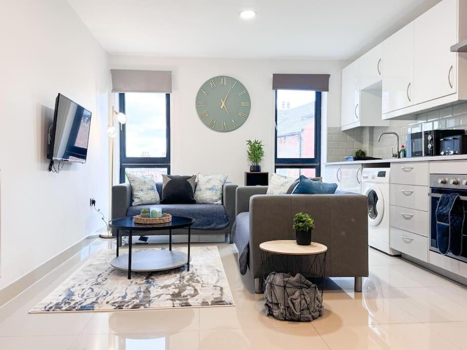 3 Bedroom Apt By Threethreethreesproperty Short Lets & Serviced Accommodation Leeds With Wi-Fi & Parking * Leeds (West Yorkshire)