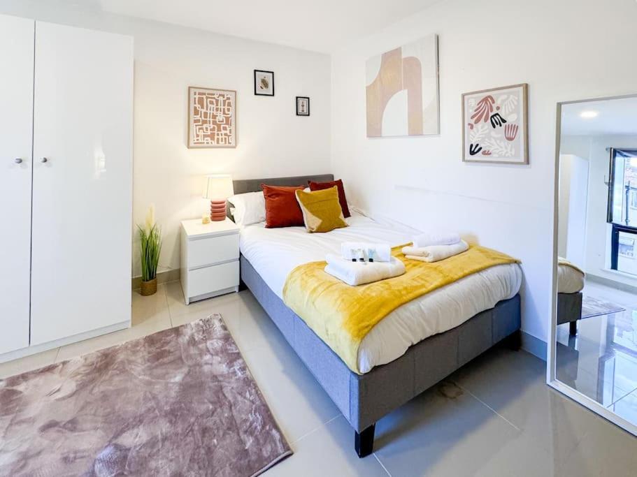 3 Bedroom Apt By Threethreethreesproperty Short Lets & Serviced Accommodation Leeds With Wi-Fi & Parking * Leeds (West Yorkshire)