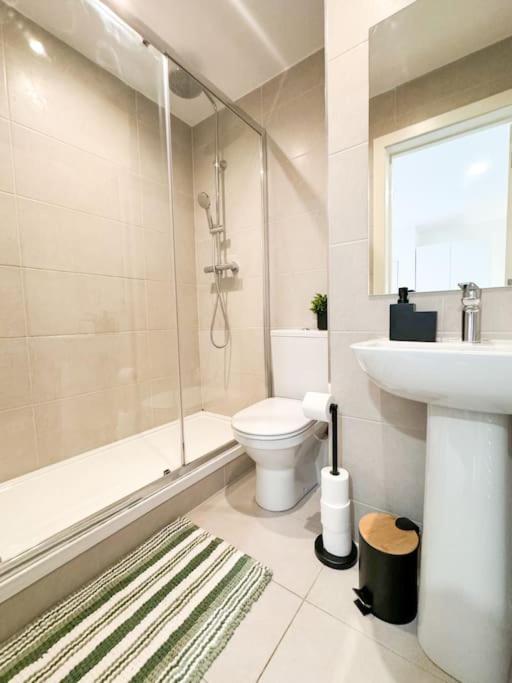 3 Bedroom Apt By Threethreethreesproperty Short Lets & Serviced Accommodation Leeds With Wi-Fi & Parking