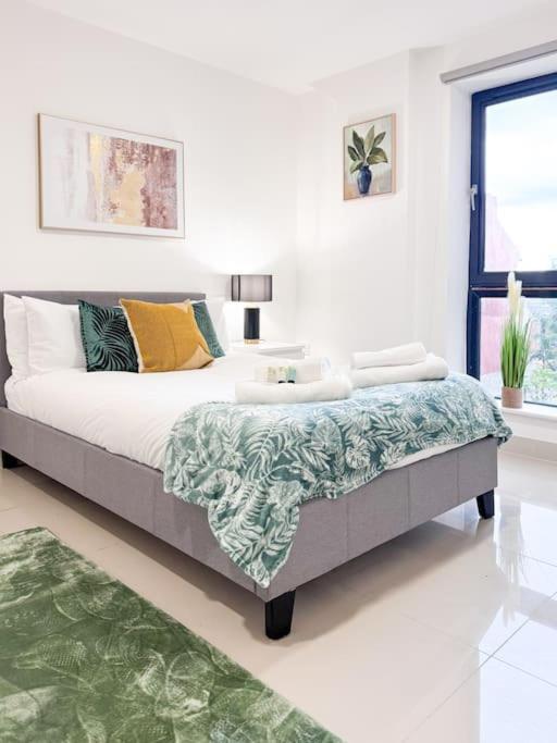 3 Bedroom Apt By Threethreethreesproperty Short Lets & Serviced Accommodation Leeds With Wi-Fi & Parking *