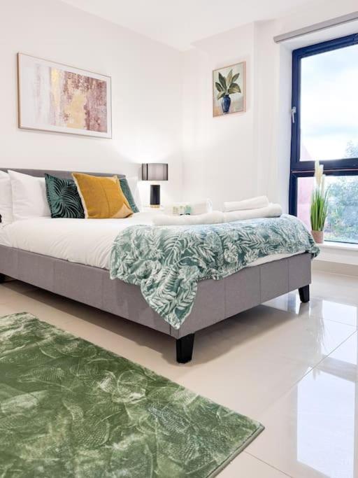 Apartment 3 Bedroom Apt By Threethreethreesproperty Short Lets & Serviced Accommodation Leeds With Wi-Fi & Parking Leeds (West Yorkshire)