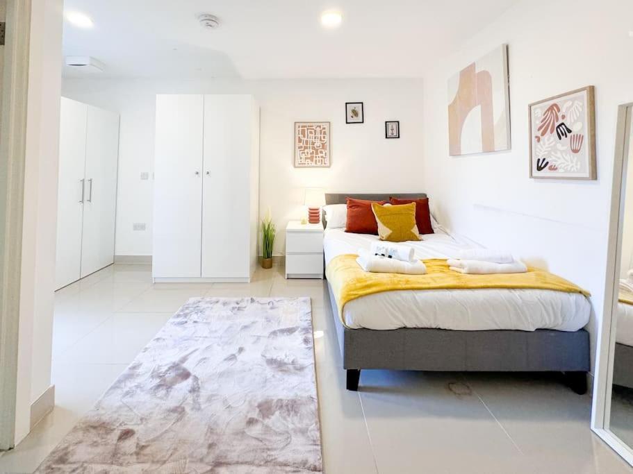 3 Bedroom Apt By Threethreethreesproperty Short Lets & Serviced Accommodation Leeds With Wi-Fi & Parking Leeds (West Yorkshire)