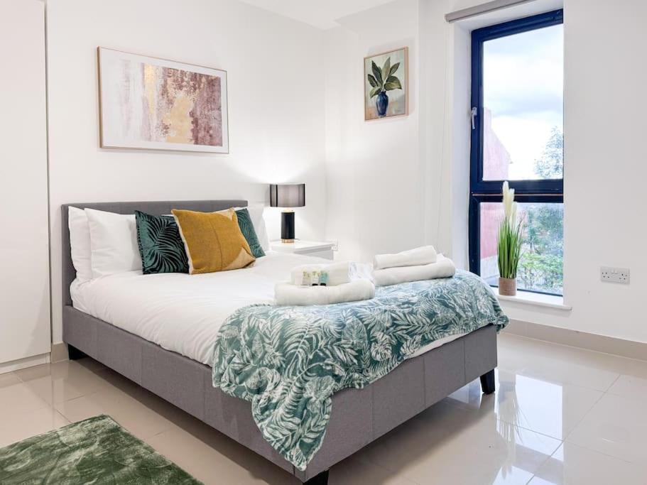 3 Bedroom Apt By Threethreethreesproperty Short Lets & Serviced Accommodation Leeds With Wi-Fi & Parking Apartment *