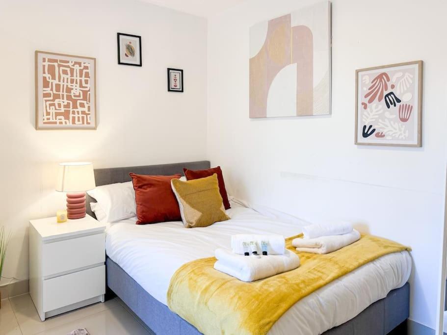 3 Bedroom Apt By Threethreethreesproperty Short Lets & Serviced Accommodation Leeds With Wi-Fi & Parking Apartment *