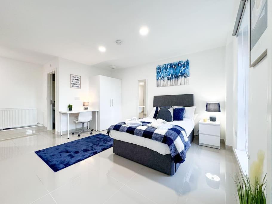 3 Bedroom Apt By Threethreethreesproperty Short Lets & Serviced Accommodation Leeds With Wi-Fi & Parking Apartment Leeds (West Yorkshire)