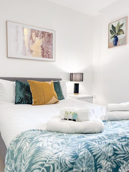 3 Bedroom Apt By Threethreethreesproperty Short Lets & Serviced Accommodation Leeds With Wi-Fi & Parking Leeds (West Yorkshire)