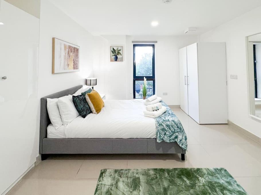Apartment 3 Bedroom Apt By Threethreethreesproperty Short Lets & Serviced Accommodation Leeds With Wi-Fi & Parking Leeds (West Yorkshire)