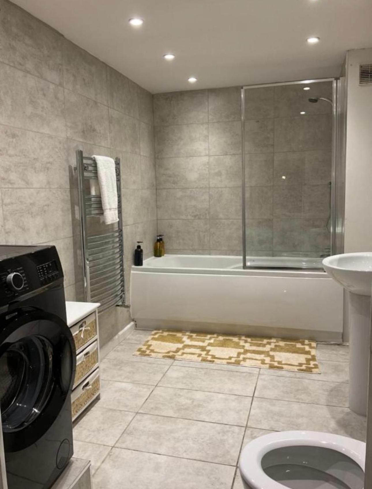 Rock - Free Parking & Wifi Near Centre Apartment Leeds (West Yorkshire)