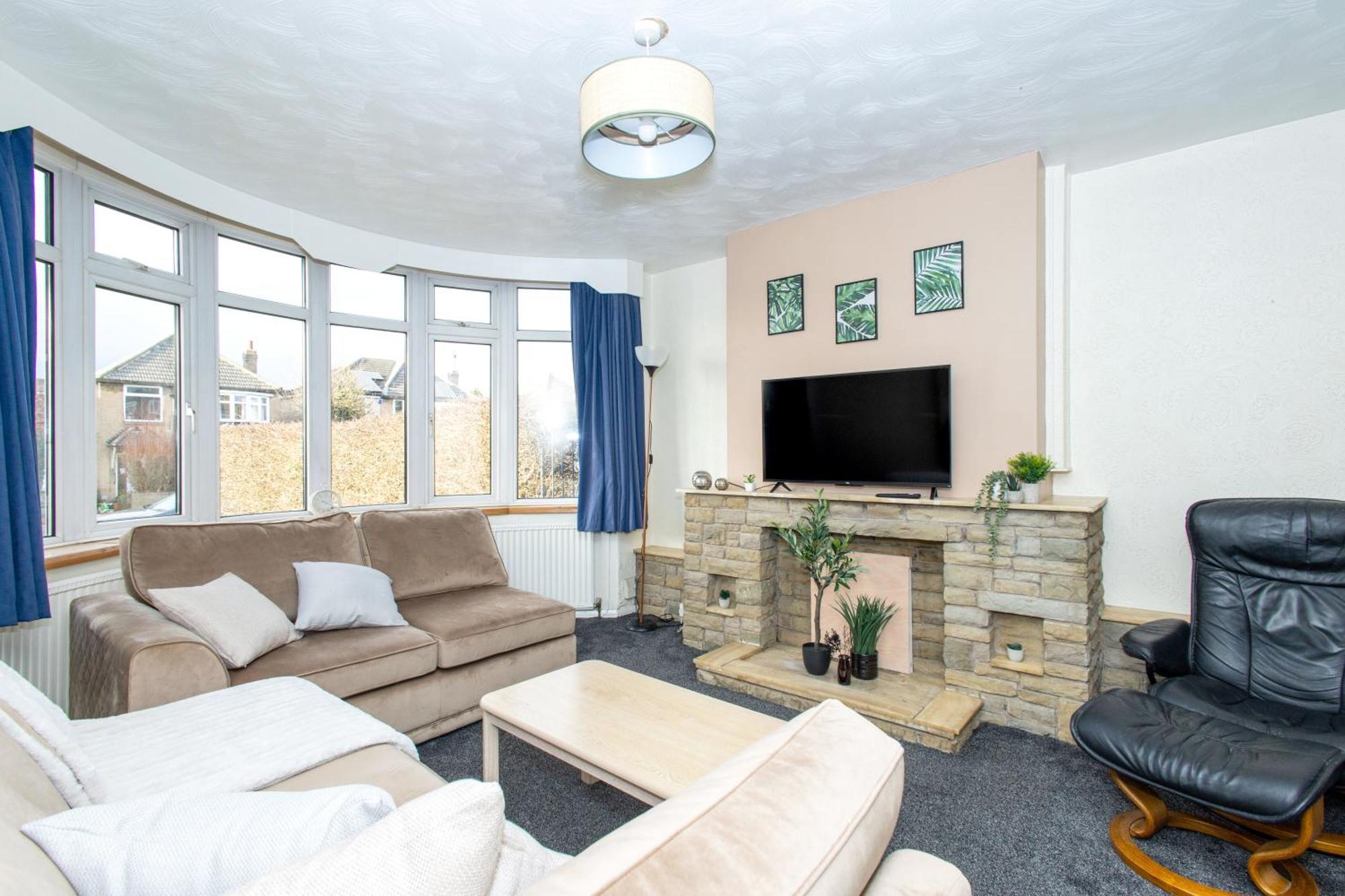 Holiday home Well Located 3 Bedroom With Free Wifi And Private Parking *