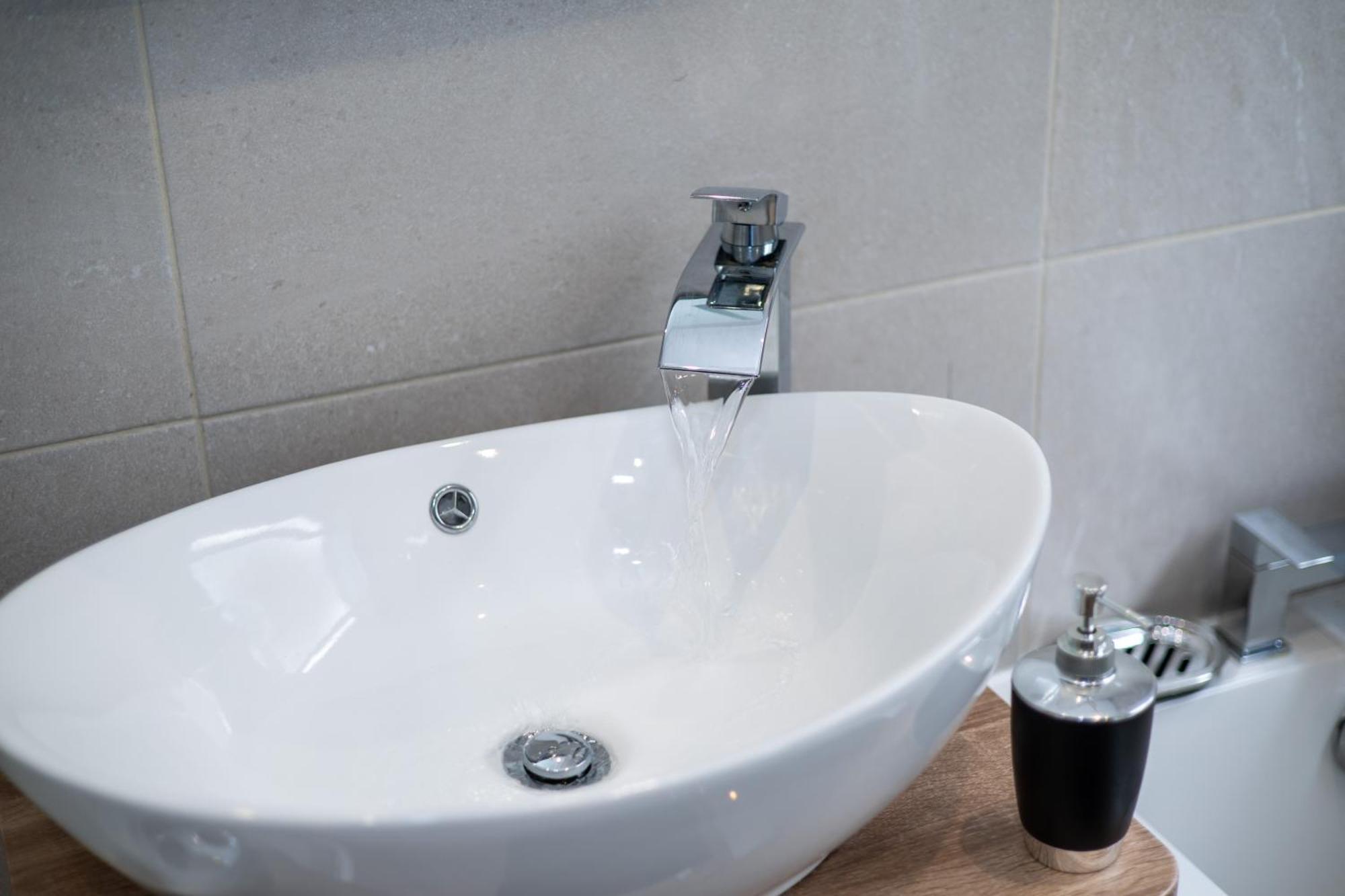 Holiday home Well Located 3 Bedroom With Free Wifi And Private Parking Leeds (West Yorkshire)