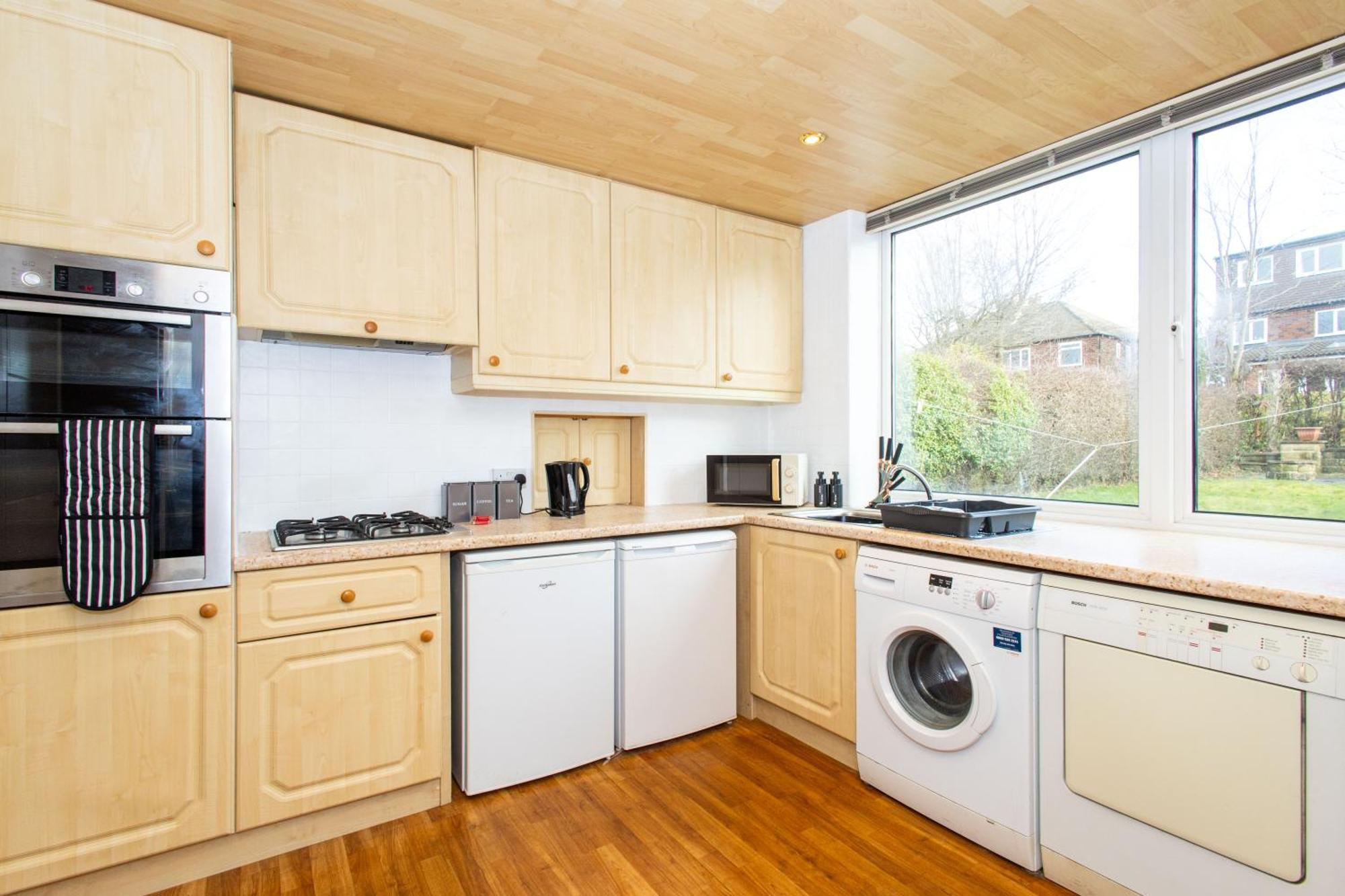 Well Located 3 Bedroom With Free Wifi And Private Parking Leeds (West Yorkshire)
