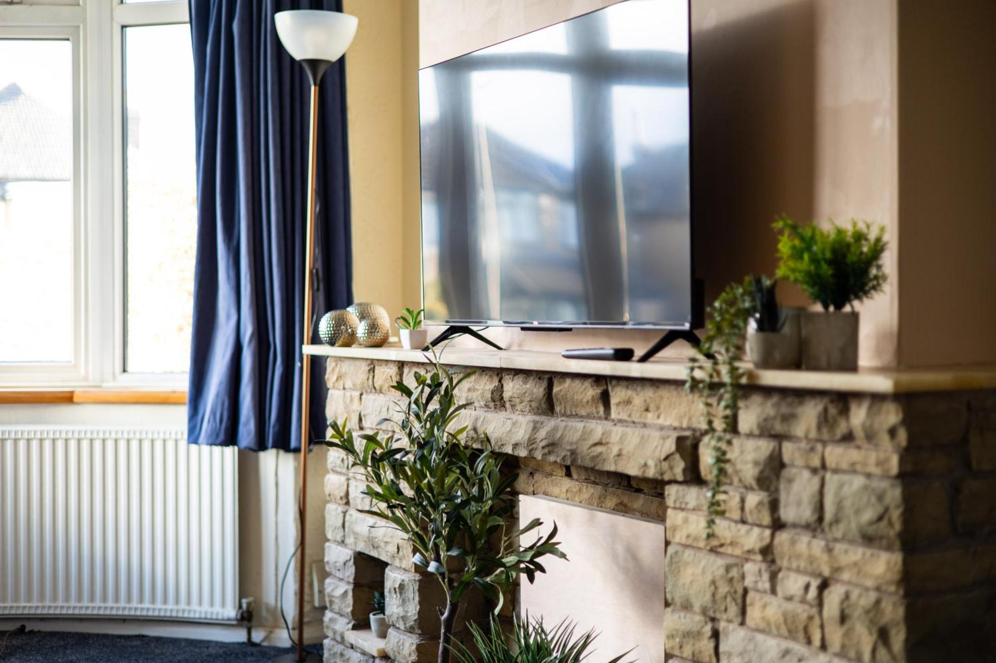 Well Located 3 Bedroom With Free Wifi And Private Parking Holiday home