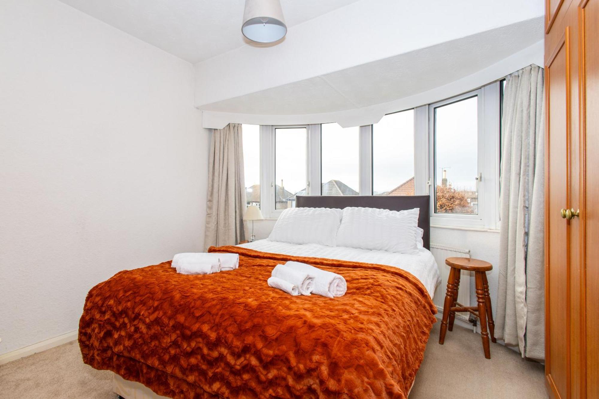 Well Located 3 Bedroom With Free Wifi And Private Parking Holiday home *