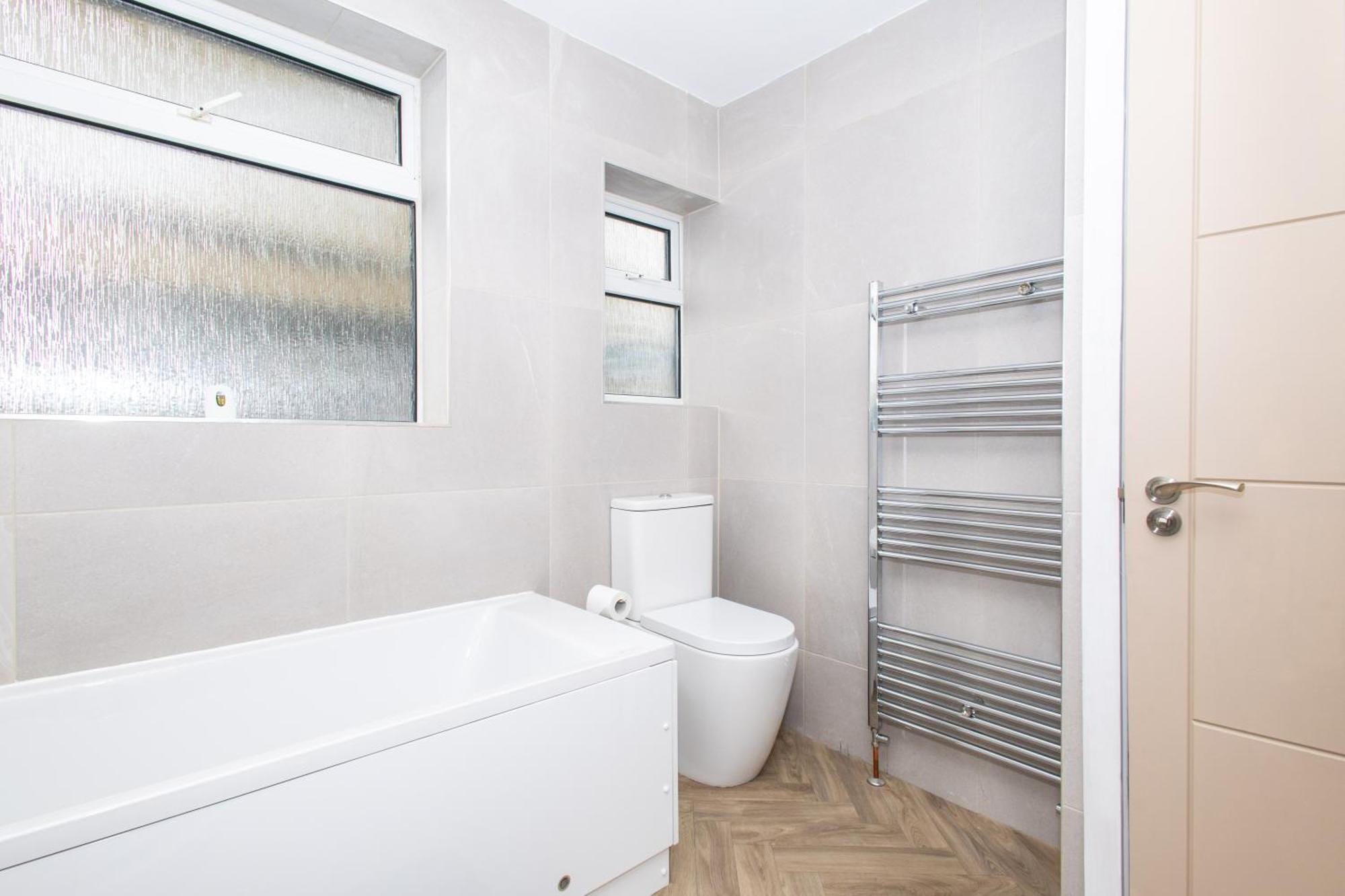 Well Located 3 Bedroom With Free Wifi And Private Parking * Leeds (West Yorkshire)