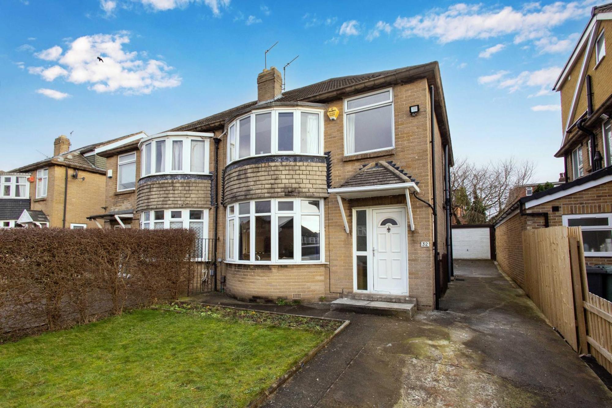 Well Located 3 Bedroom With Free Wifi And Private Parking * Leeds (West Yorkshire)