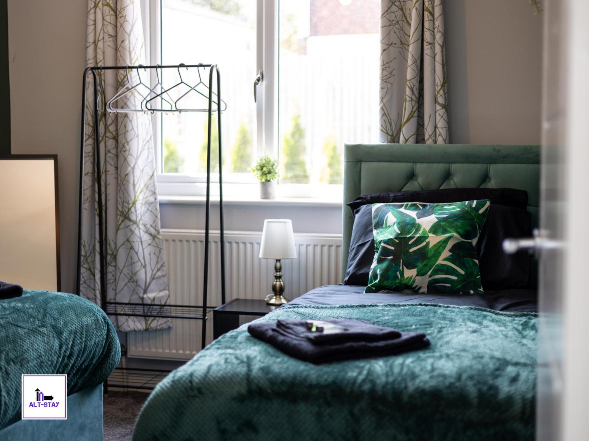 Holiday home Alt-Stay Leeds West - 3 Bed - 10 Percent Off Monthly - Contractors, Insurance, Relocation - Long Stays Welcome