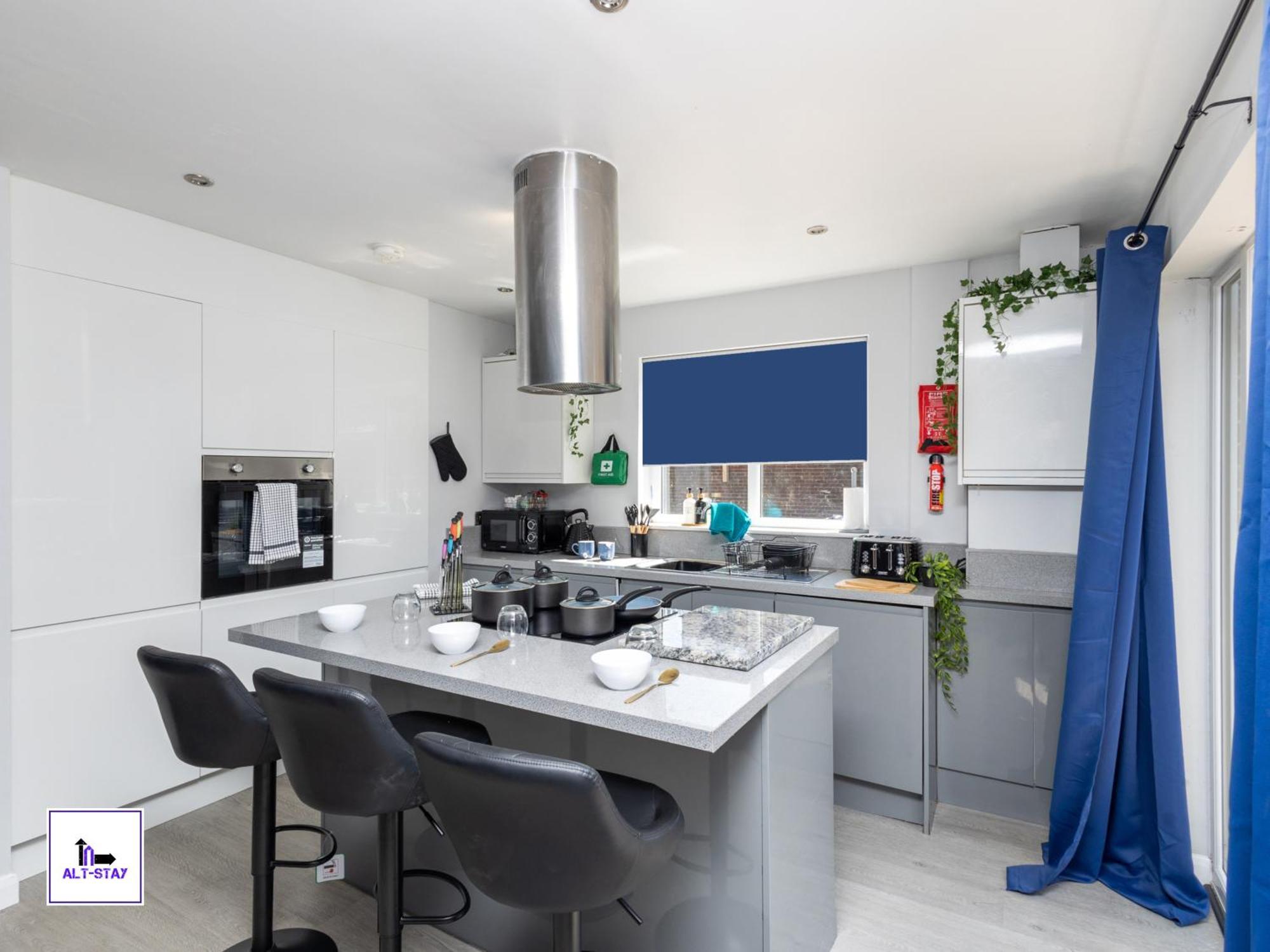 Alt-Stay Leeds West - 3 Bed - 10 Percent Off Monthly - Contractors, Insurance, Relocation - Long Stays Welcome * Leeds (West Yorkshire)