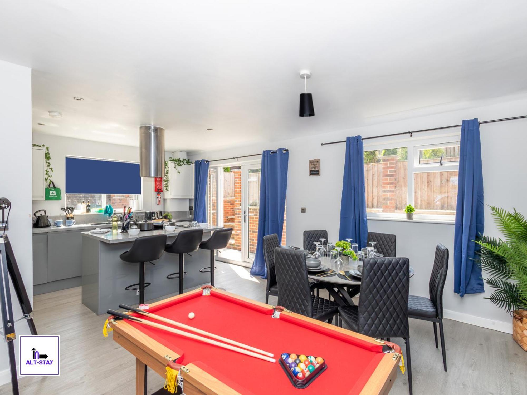 Alt-Stay Leeds West - 3 Bed - 10 Percent Off Monthly - Contractors, Insurance, Relocation - Long Stays Welcome Holiday home Leeds (West Yorkshire)