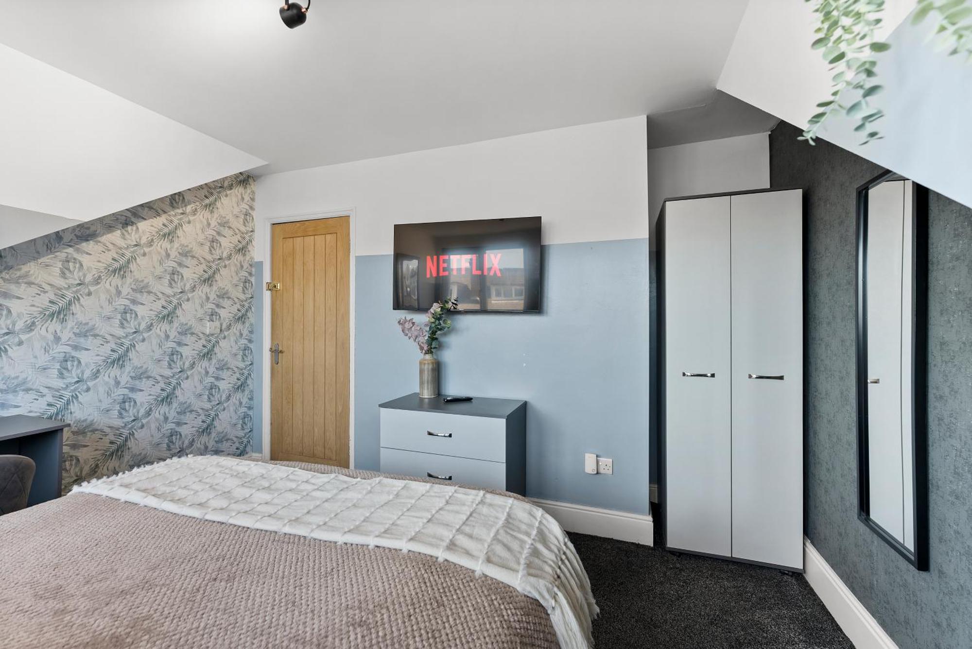 Stylish Designer 4 Bed - Parking - Sleeps 8 Holiday home Leeds (West Yorkshire)