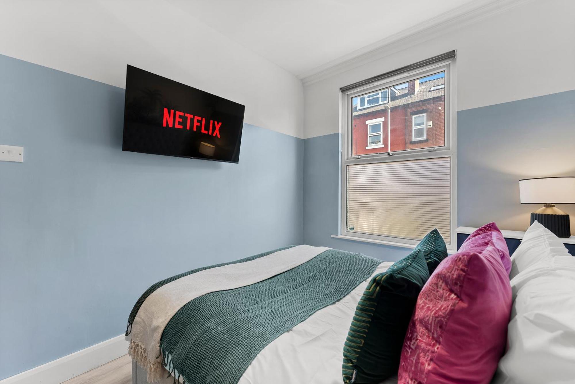 Stylish Designer 4 Bed - Parking - Sleeps 8 Holiday home Leeds (West Yorkshire)