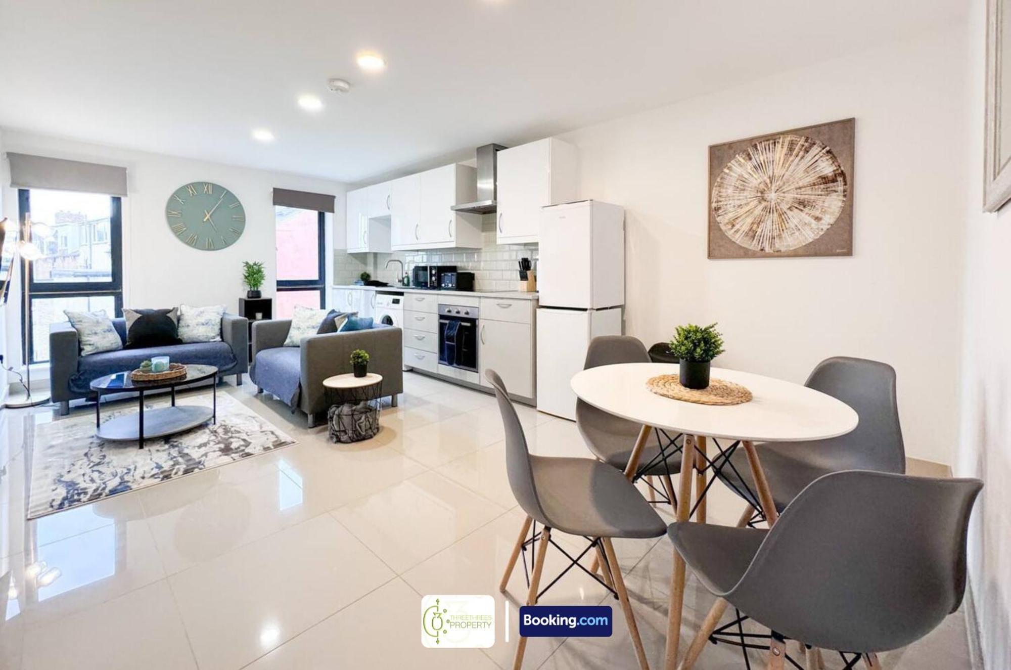 Apartment 3 Bedroom Apt By Threethreethreesproperty Short Lets & Serviced Accommodation Leeds With Wi-Fi & Parking