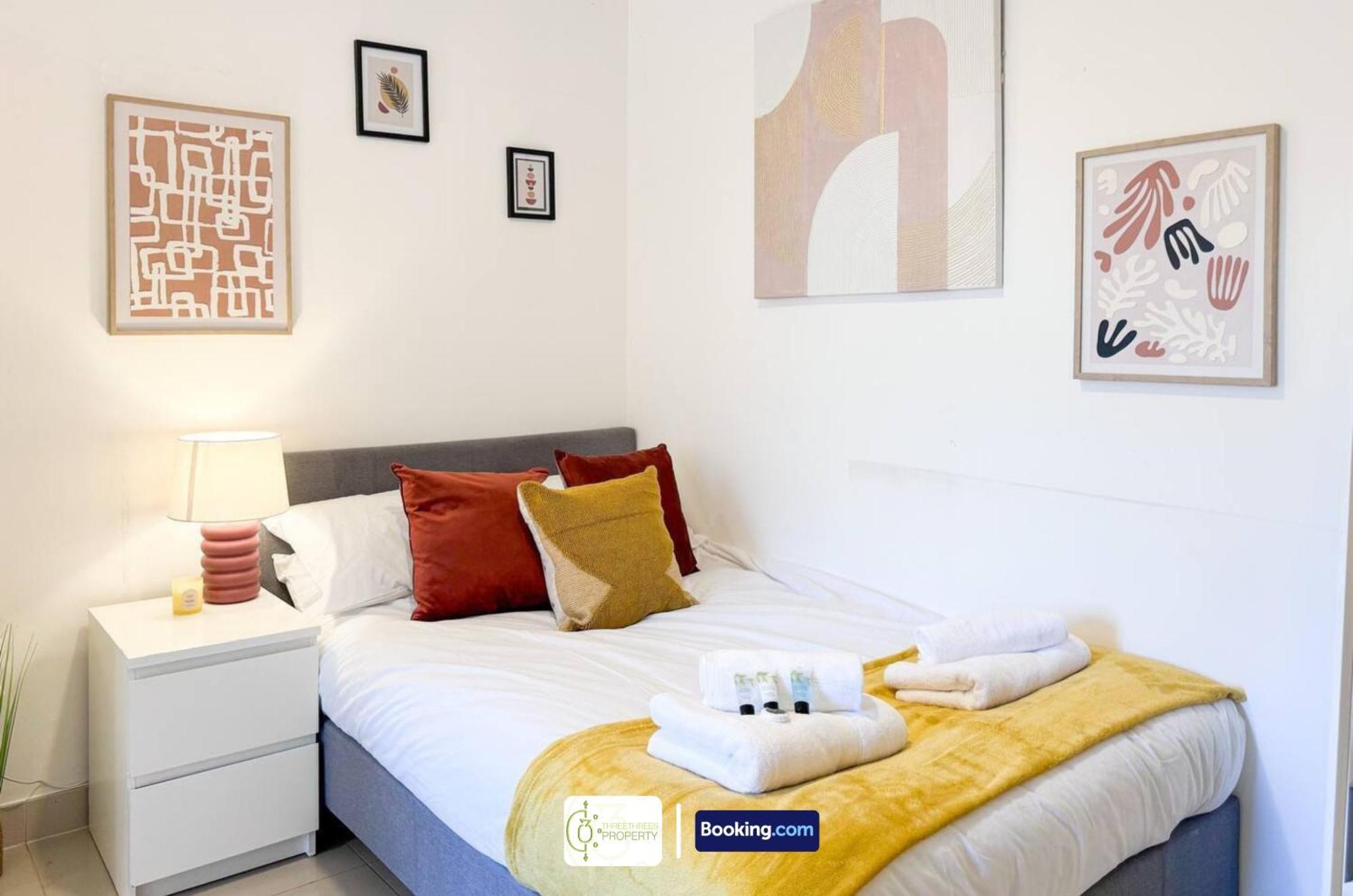 Apartment 3 Bedroom Apt By Threethreethreesproperty Short Lets & Serviced Accommodation Leeds With Wi-Fi & Parking