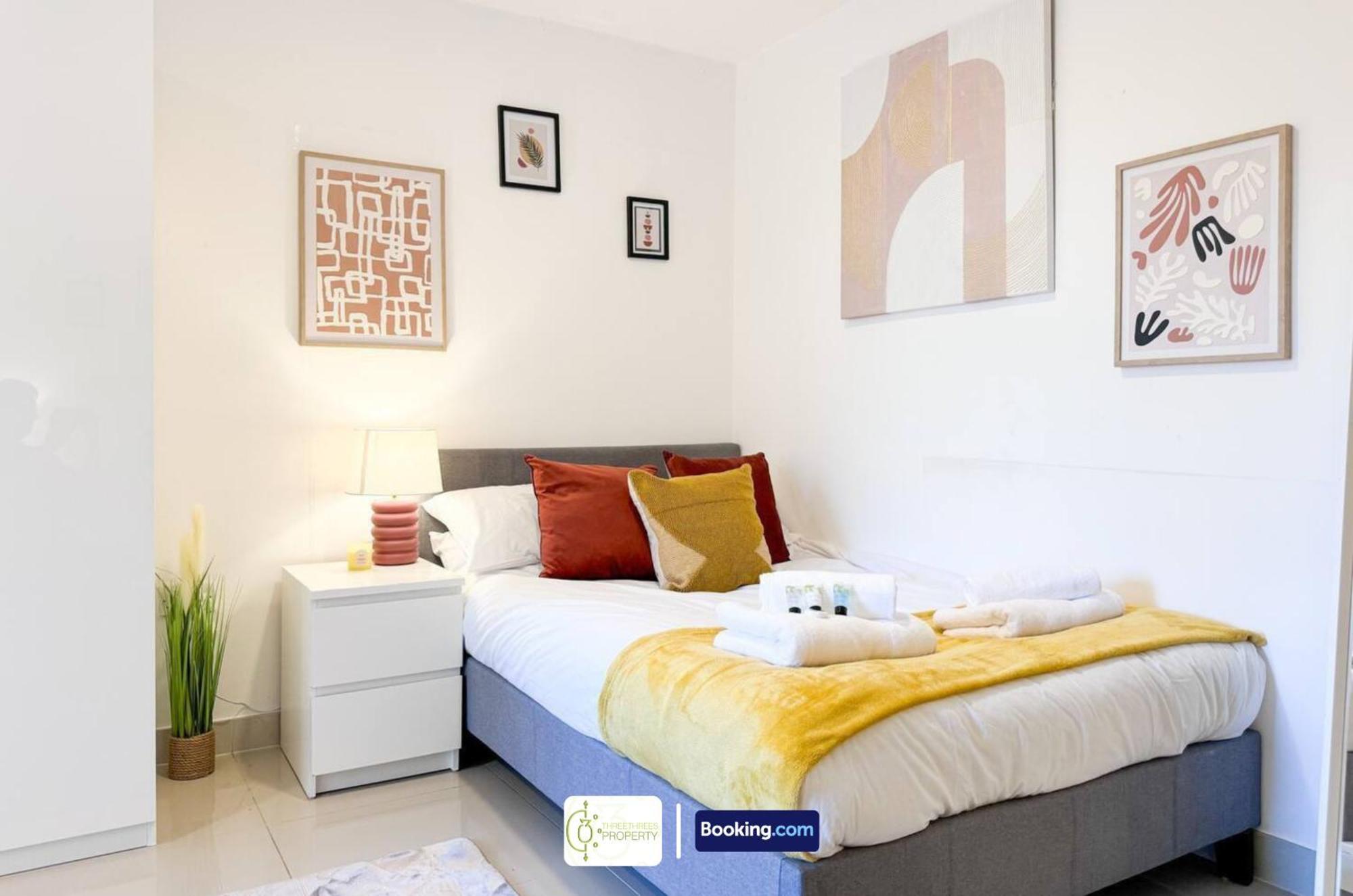 Apartment 3 Bedroom Apt By Threethreethreesproperty Short Lets & Serviced Accommodation Leeds With Wi-Fi & Parking