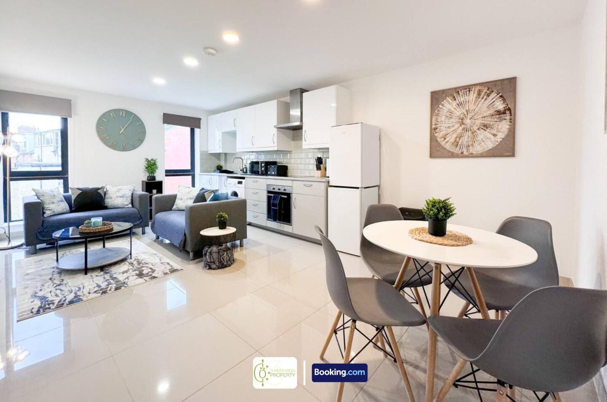3 Bedroom Apt By Threethreethreesproperty Short Lets & Serviced Accommodation Leeds With Wi-Fi & Parking Apartment *