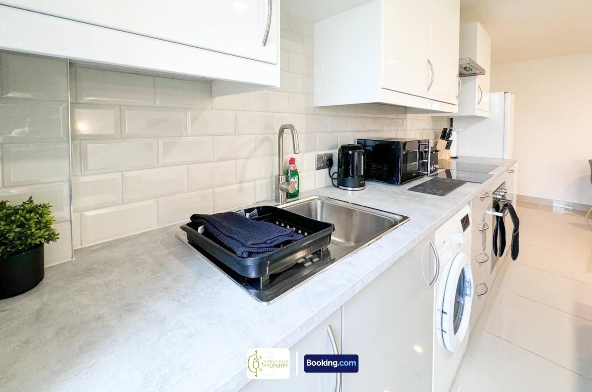 3 Bedroom Apt By Threethreethreesproperty Short Lets & Serviced Accommodation Leeds With Wi-Fi & Parking Leeds (West Yorkshire)