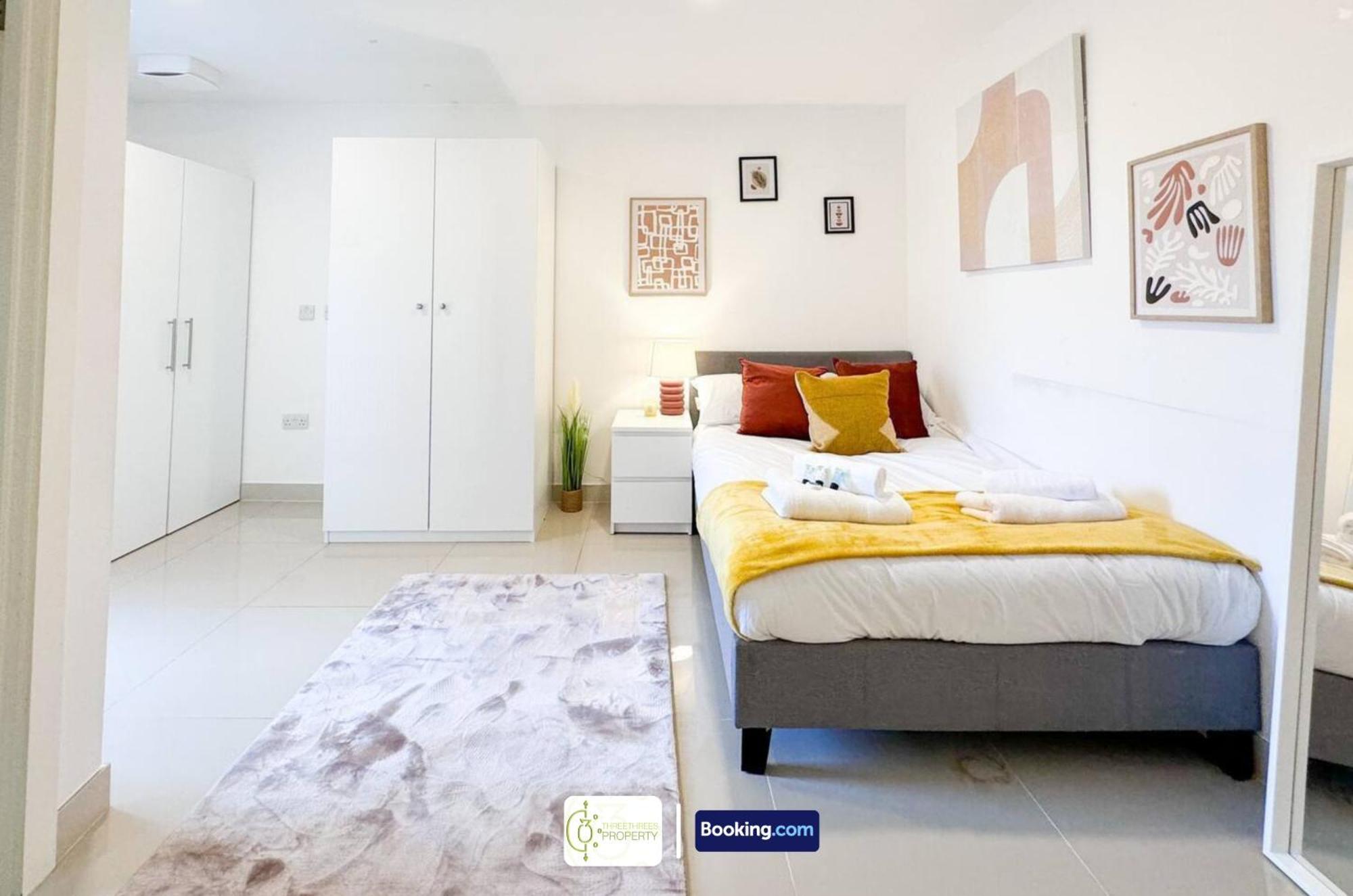 Apartment 3 Bedroom Apt By Threethreethreesproperty Short Lets & Serviced Accommodation Leeds With Wi-Fi & Parking *
